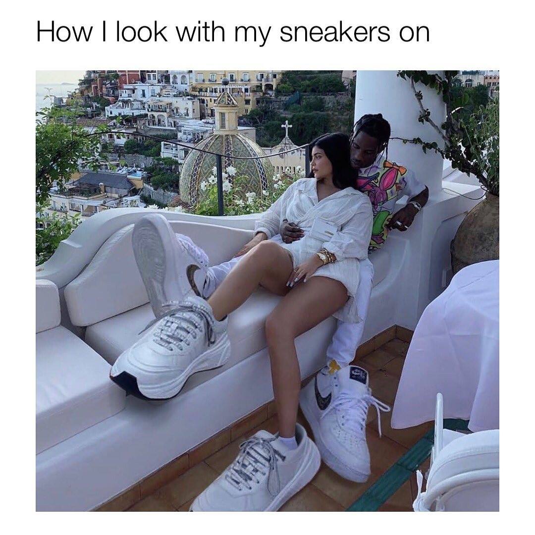 kylie jenner positano - How I look with my sneakers on