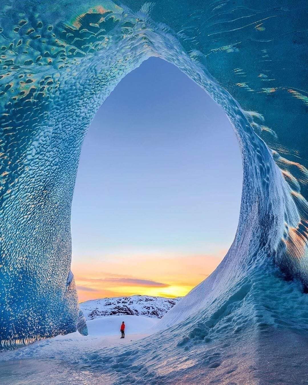 ice cave that looks like a wave