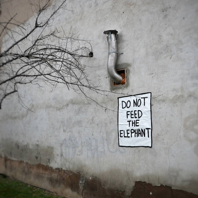 street urban art - Do Not Feed The Elephant