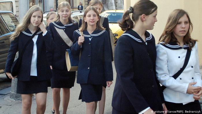 Polish high schoolers walking to school