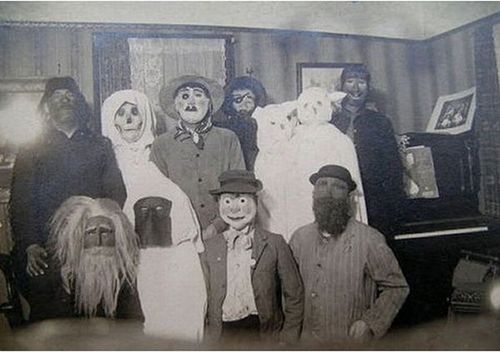 51 Freaky Vintage Halloween Costumes