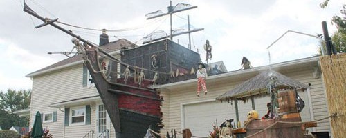 28 Houses That Are Crushing Halloween on Their Block