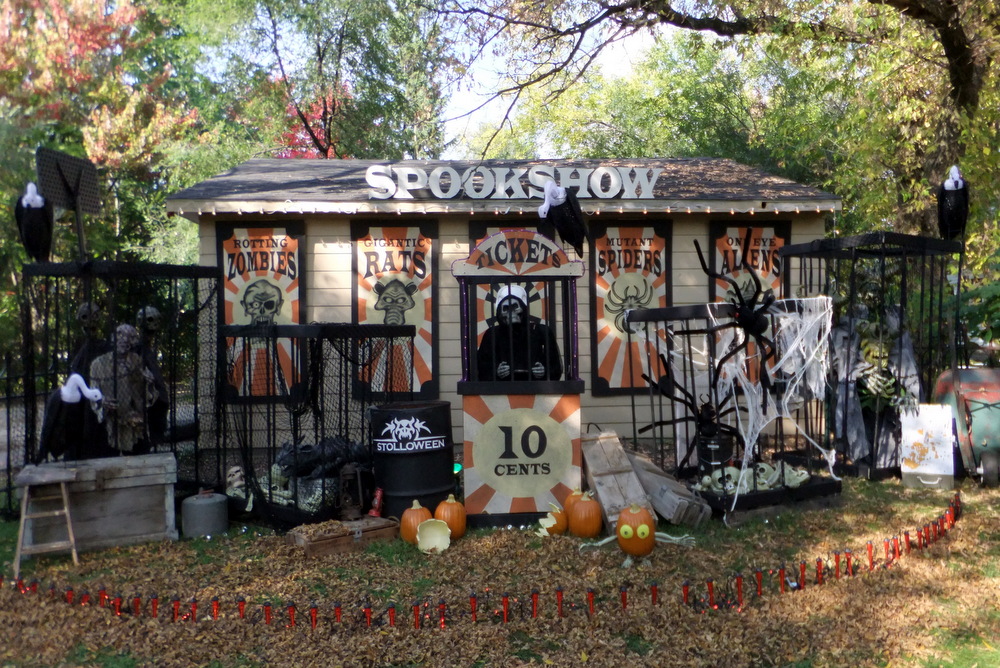 freakshow halloween yard - Spookshow Rotting Gigantics Mutani Onbye Zombies Rats Ckets Epiders Stolloween 10 Cents