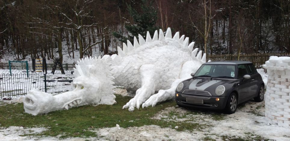 snow sculptures - snow sculptures car - Santa