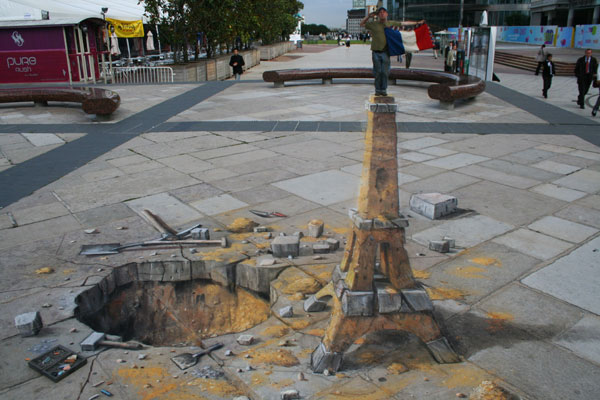 Best Murals and Graffiti - julian beever eiffel tower - pure
