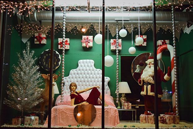 32 pictures of Christmas in the 60s