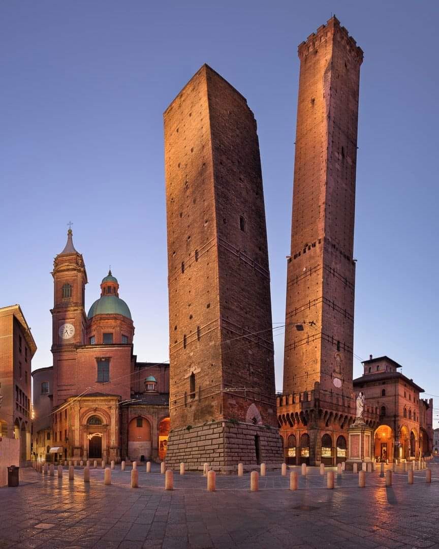 The leaning towers of Bologna