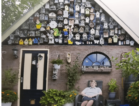 And this person's house has gone to the birds with their bird house collection