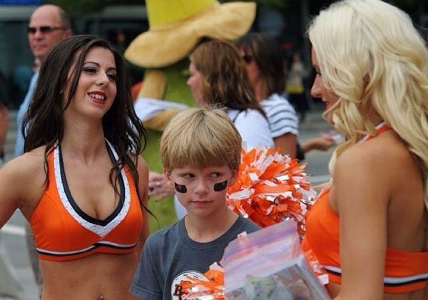 26 Hilarious Moments When Perverts Were Caught Looking
