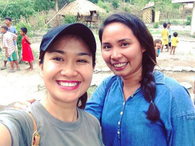 This Philippino teacher has to cross a powerful river every day to get to school and her students.
