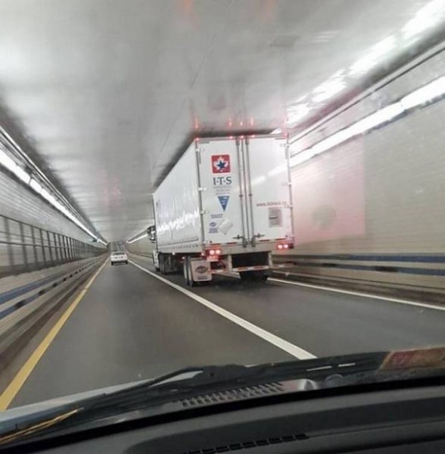 truck in tunnel - 1TS