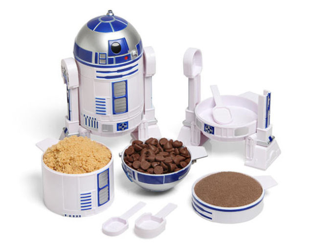 R2-D2 Measuring Cup Set - Get it <a href="http://www.thinkgeek.com/product/11be/" target="_blank">here</a>.