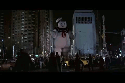 To show its massive size, the Stay-Puft Marshmallow Man was originally supposed to come out of the water next to the Statue of Liberty, but the scene was too difficult to shoot.