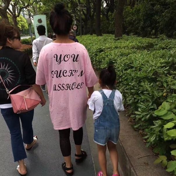 20 Chinese People Who Have No Idea What Their Shirts Say