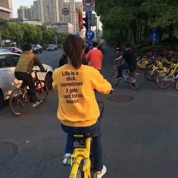 20 Chinese People Who Have No Idea What Their Shirts Say