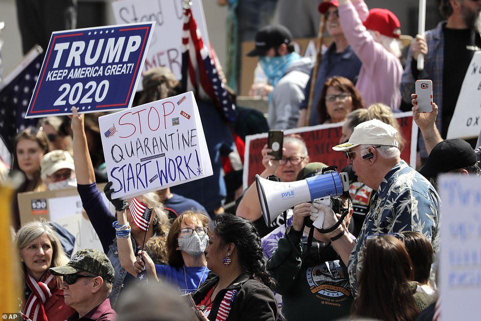 crowd - Trump Keep America Great 2020 Quarantine SiakWukka Ctadt Look Pyle 130 Ap