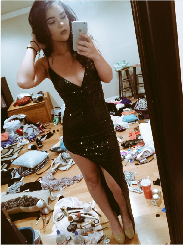 People Are Roasting This Girl For Her Dirty Room