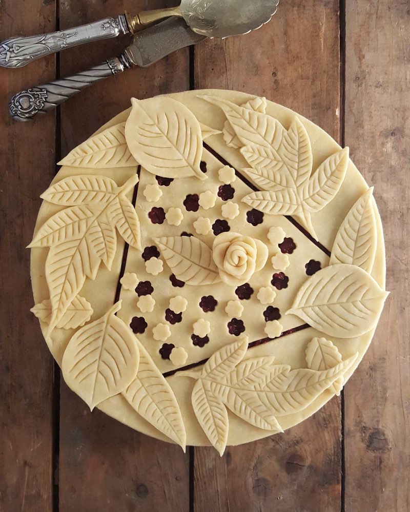 Feast Your Eyes On These Absolutely Exquisite Pie Crust Designs