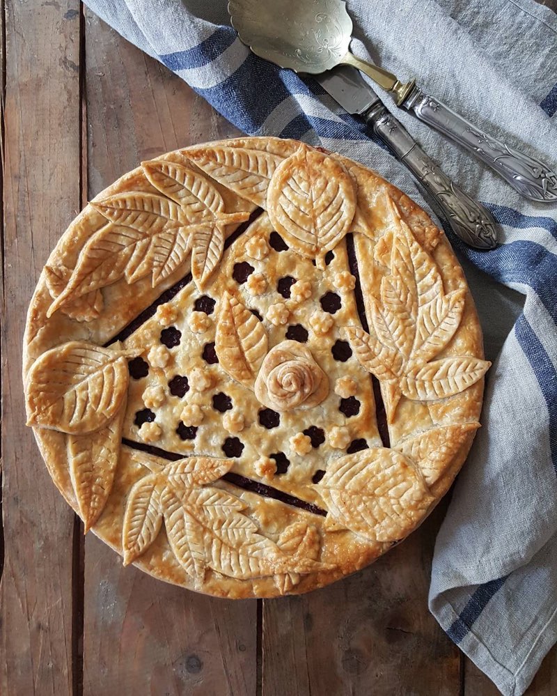 Feast Your Eyes On These Absolutely Exquisite Pie Crust Designs