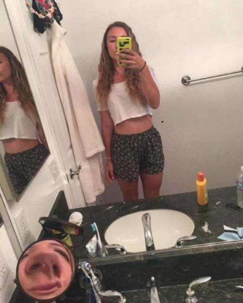 young girl bathroom selfie -
