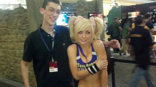 Awkwardly Posing With Hover Hands Looks So Creepy