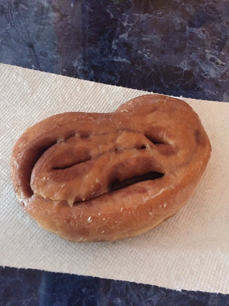 This Cinnamon Roll Looks So Much Like E.T. That It Inspired An Epic Photoshop Battle