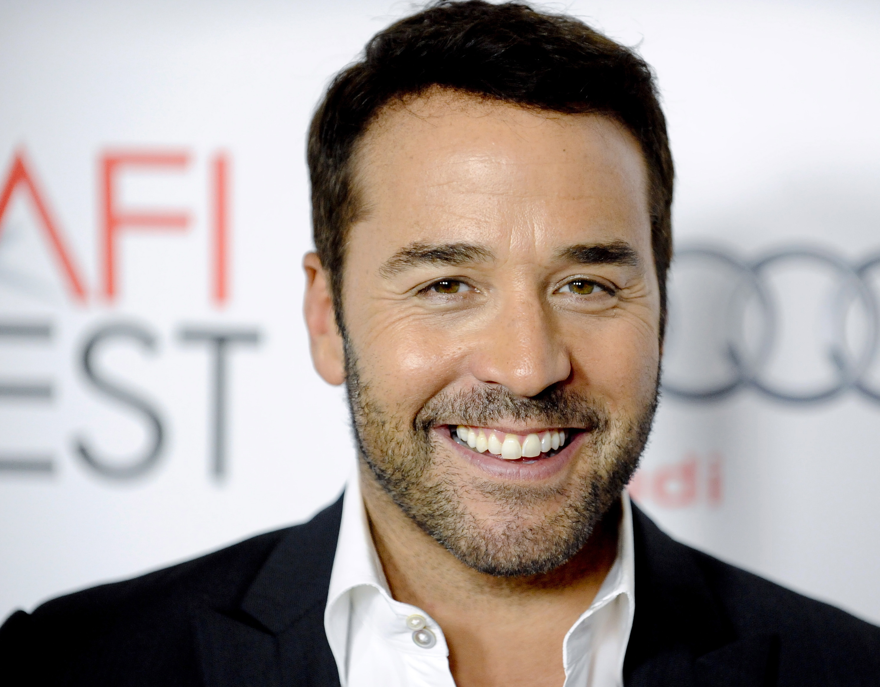 2. Jeremy Piven - Worst Tipper - Piven visited a sushi spot in Aspen named Nobu, with twelve guests, unannounced. After the meal, it is reported that Piven said to the manager, "Thanks for nothing" and left a signed ENTOURAGE DVD for a tip. Apparently, the server was so mad he hurled the DVD at Piven as he walked out. What a pile. 
