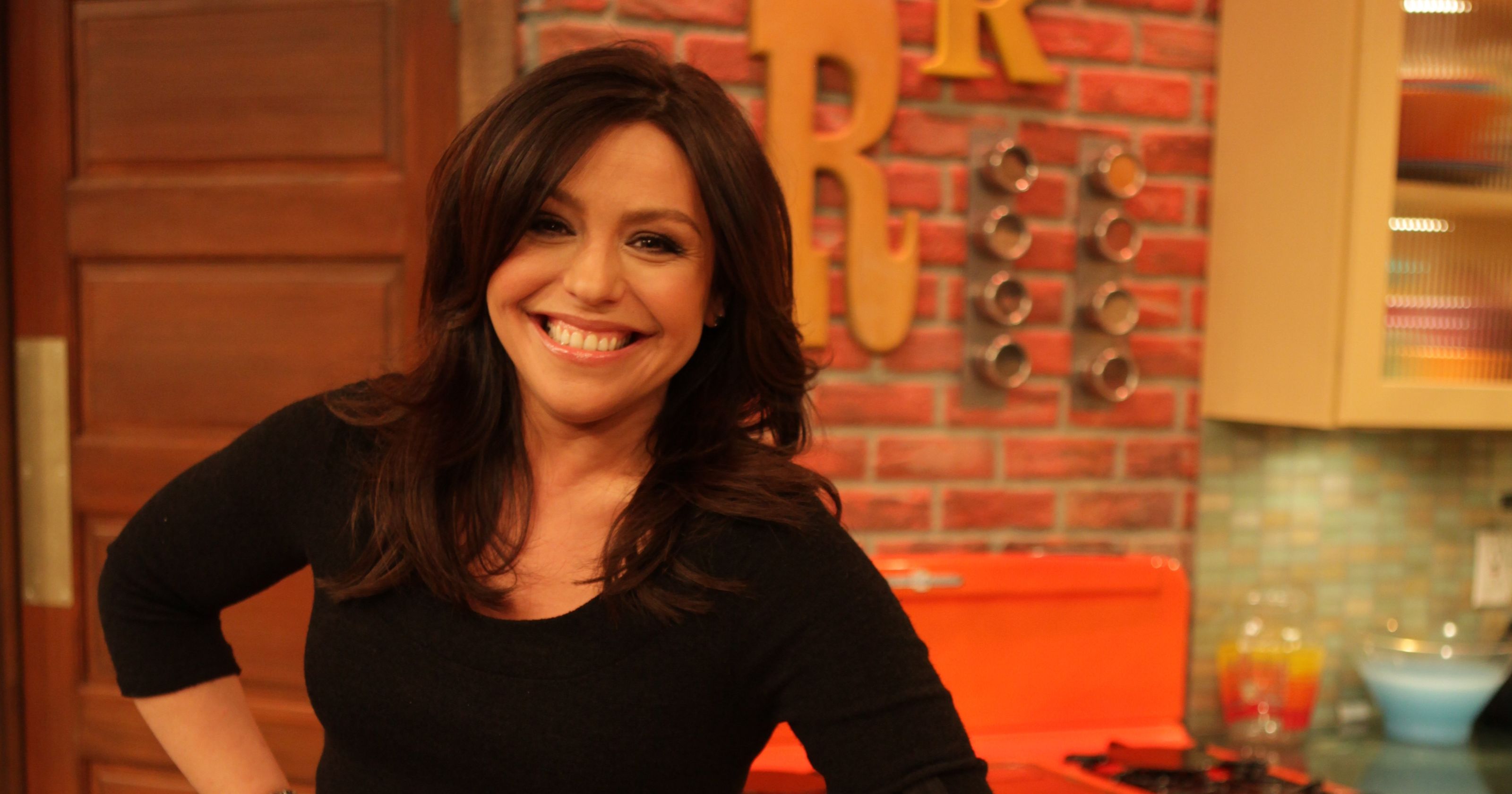 6. Rachel Ray - Worst Tipper - You think some who is all about food and supposedly about the service industry would be a good tipper, but not this fraud. On her show, she tipped $1 on a $10 cheque, which is promoting to millions of people that you should tip below 20%.
