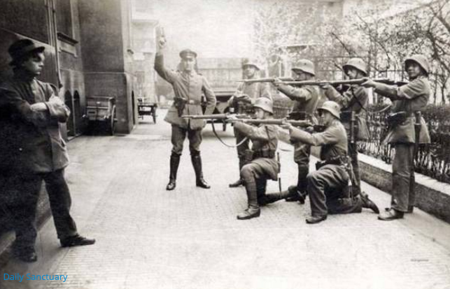 A German communist is defiantly executed - 1919 
