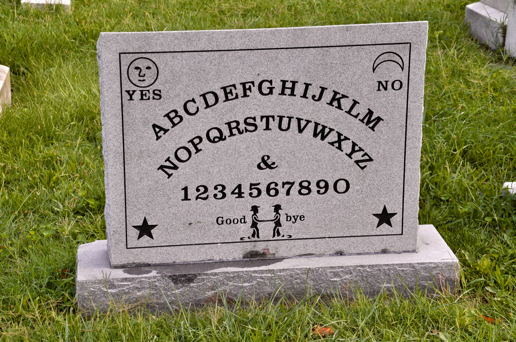 19 Tombstones That Prove Death Can Be Funny
