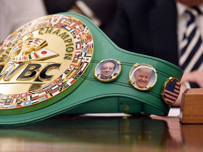 Adds picture of himself to the WBC belt for the press conference, lol!