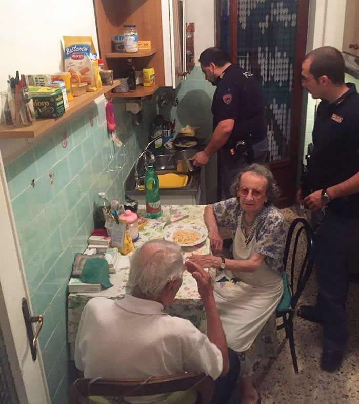 police couple italy elderly - & Scar Coro