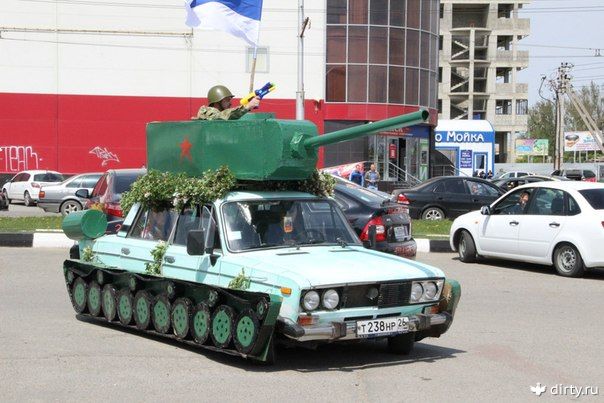 Funny Russians tuning their Cars to Celebrate Victory in World War II