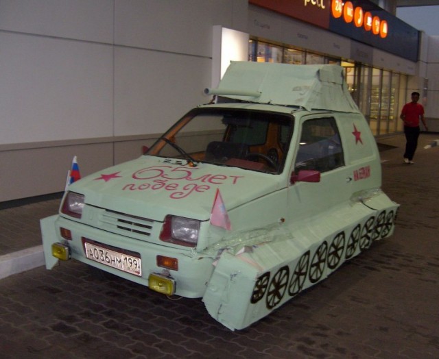 Funny Russians tuning their Cars to Celebrate Victory in World War II