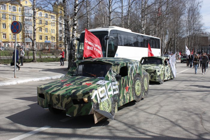 Funny Russians tuning their Cars to Celebrate Victory in World War II