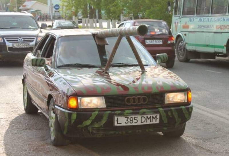 Funny Russians tuning their Cars to Celebrate Victory in World War II