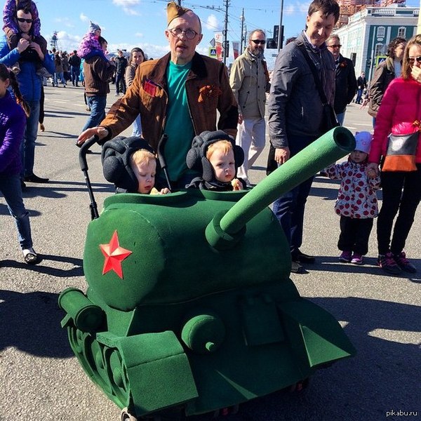 Funny Russians tuning their Cars to Celebrate Victory in World War II