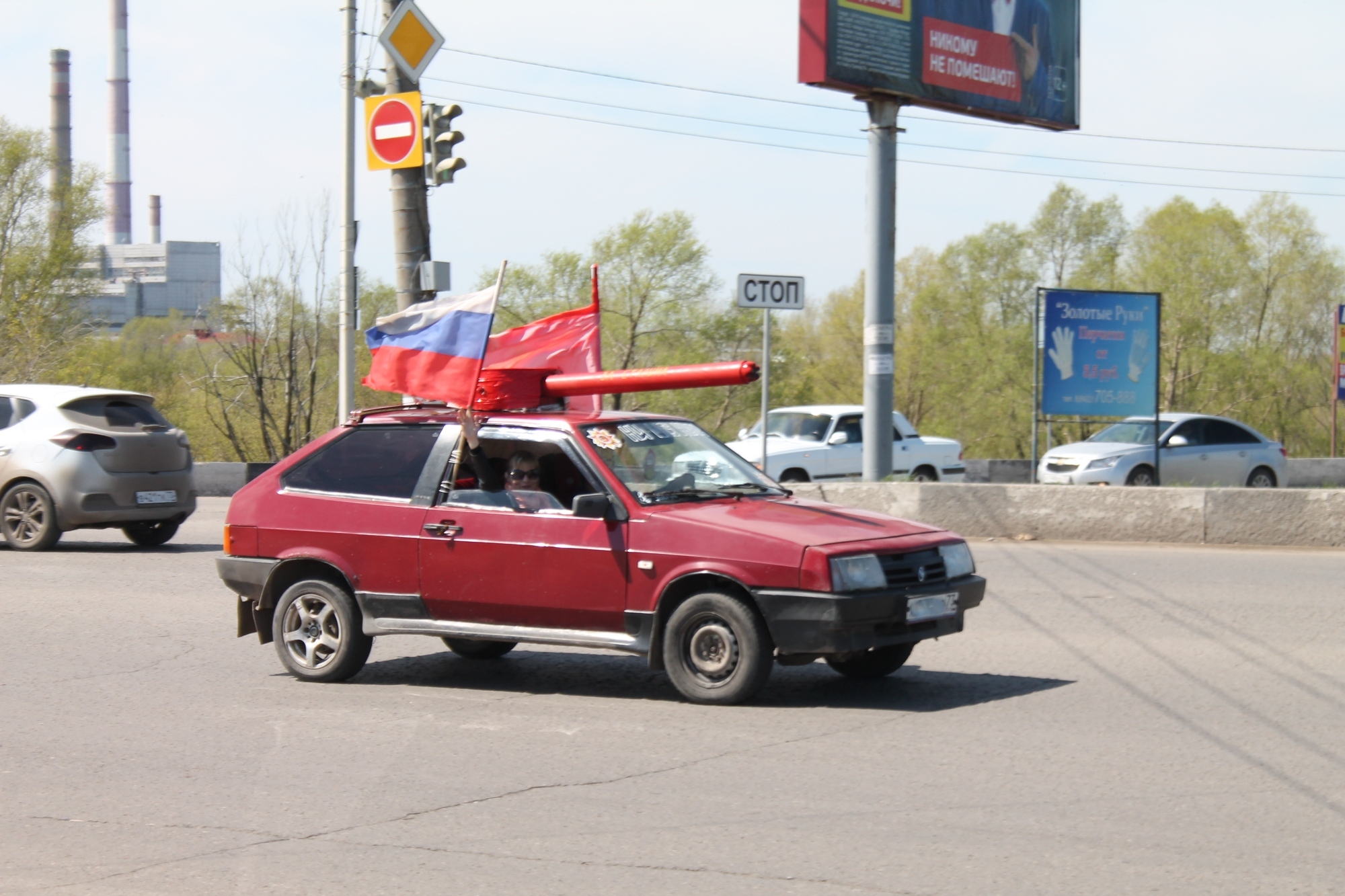 Funny Russians tuning their Cars to Celebrate Victory in World War II