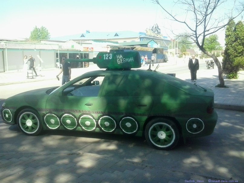 Funny Russians tuning their Cars to Celebrate Victory in World War II