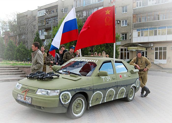 Funny Russians tuning their Cars to Celebrate Victory in World War II