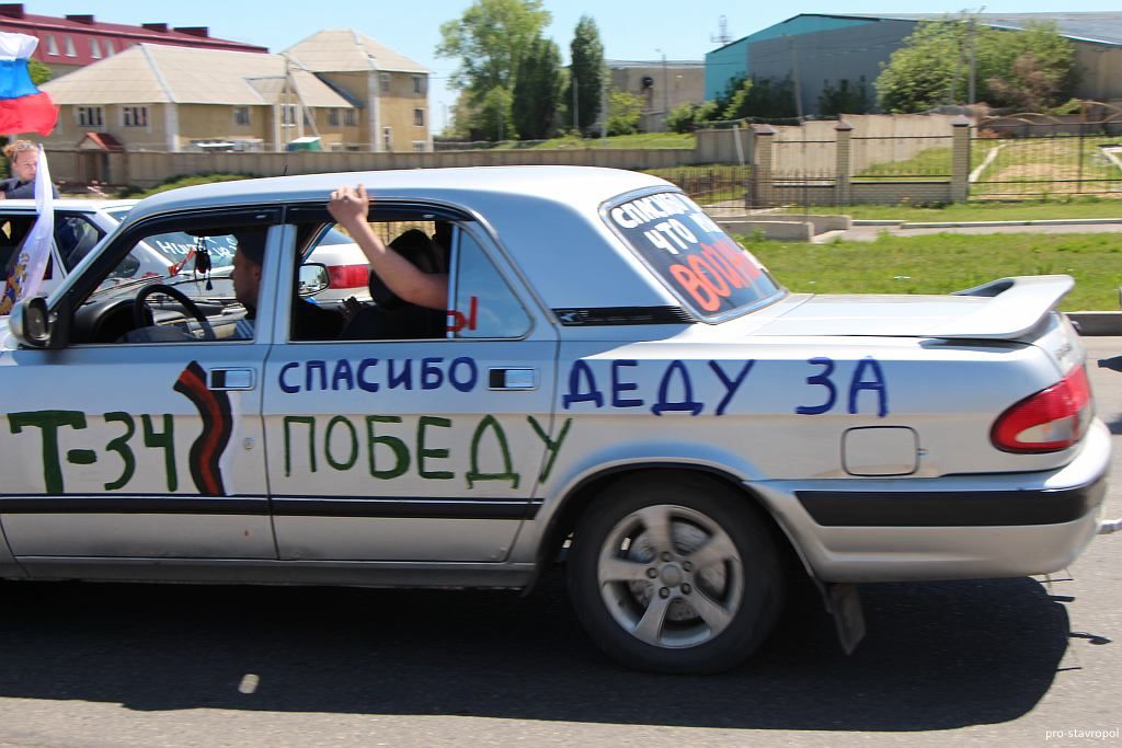 Funny Russians tuning their Cars to Celebrate Victory in World War II