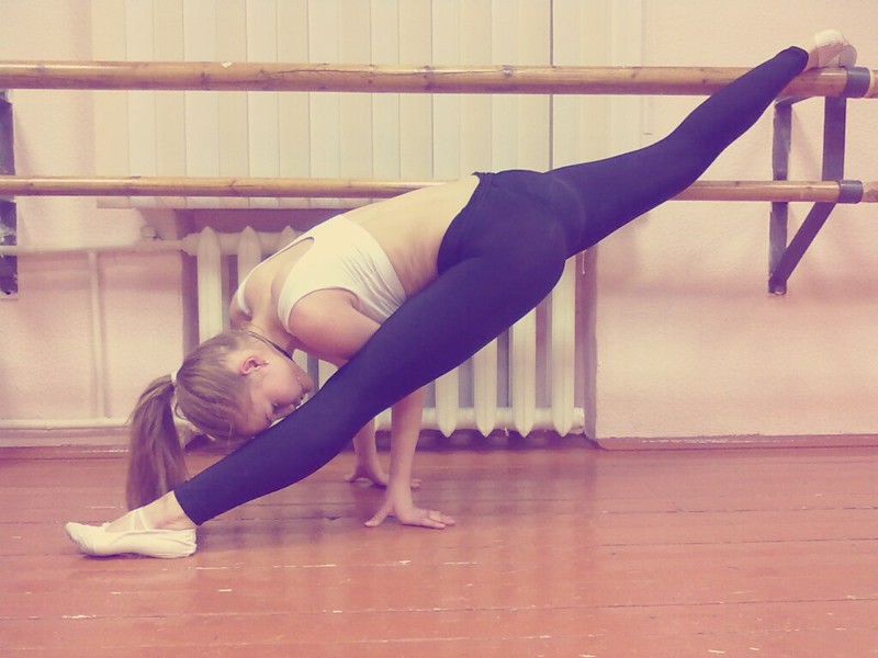 34 The Most Flexible Girls