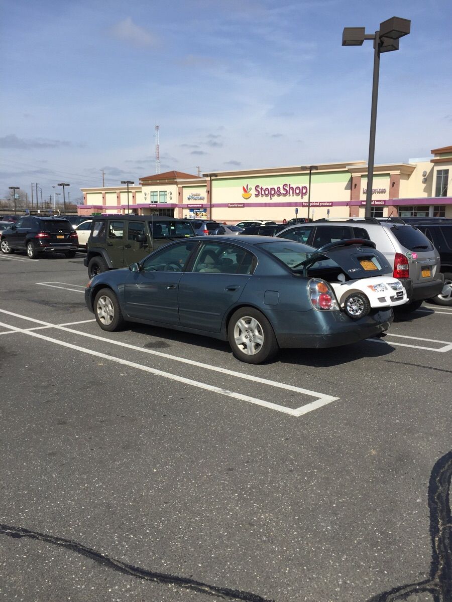 parking lot - Stop&Shop brices Tre picked produce al foods