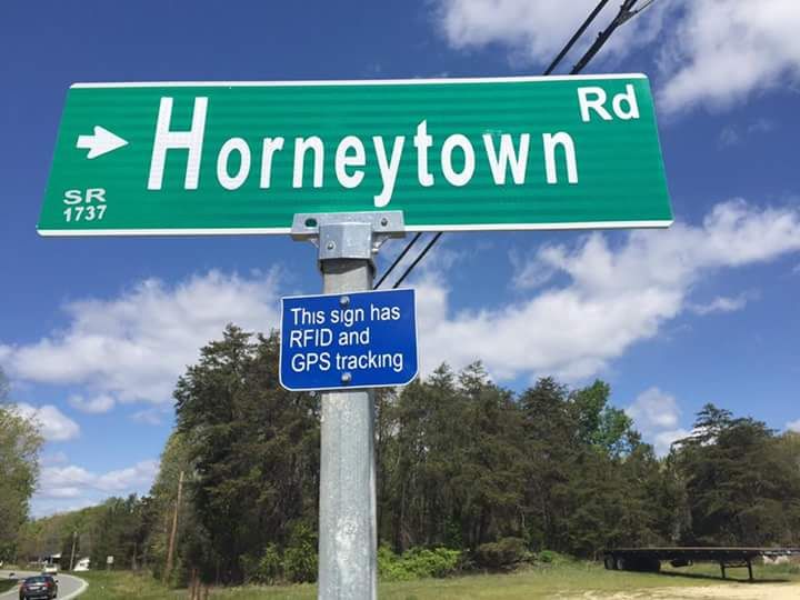 funny street signs memes - Rd Horneytownia Sr 4137 This sign has Rfid and Gps tracking