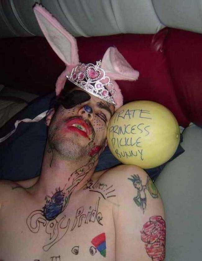 22 Great Pics If You Sleep On A Party