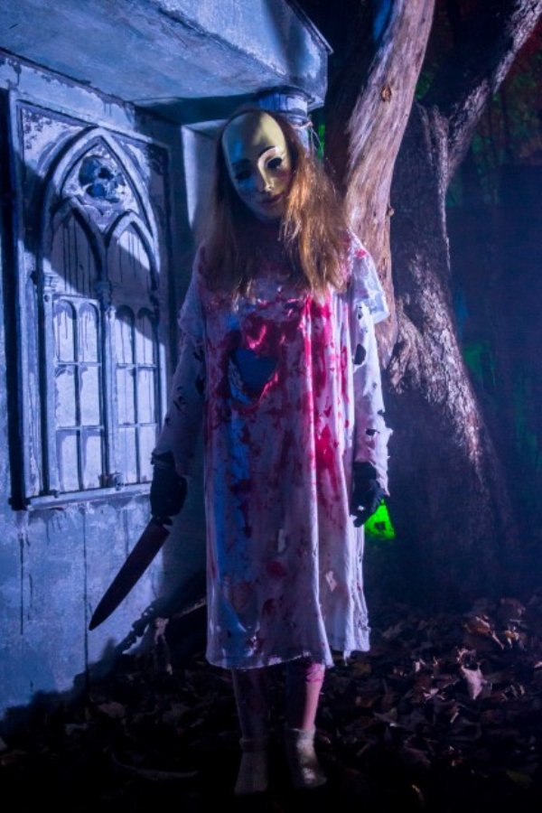4 scariest Haunted Houses: week one (90 Photos)