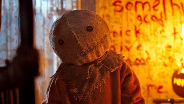 Trick ‘r Treat (2007)
Not sure why this film flew so low under the radar, because it’s brilliant. An anthology film of 4 intersecting stories, all brought together by the masked Sam, this serves as a cautionary tale of what Halloween should and shouldn’t be about. A sequel’s been rumoured forever, and I, for one, can’t wait.