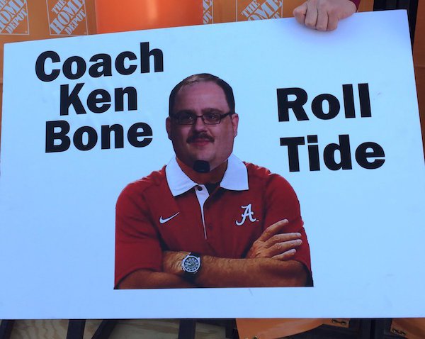 It’s Monday, which means more College GameDay signs (15 Photos)