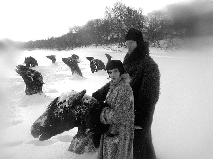 This is indeed a curious picture, with a solemn looking couple seemingly holding decapitated horse heads which are protruding from the thick, deep snow. There isn’t much known about this image but it looks like there’s more to it than an innocent holiday snap, a lot more.