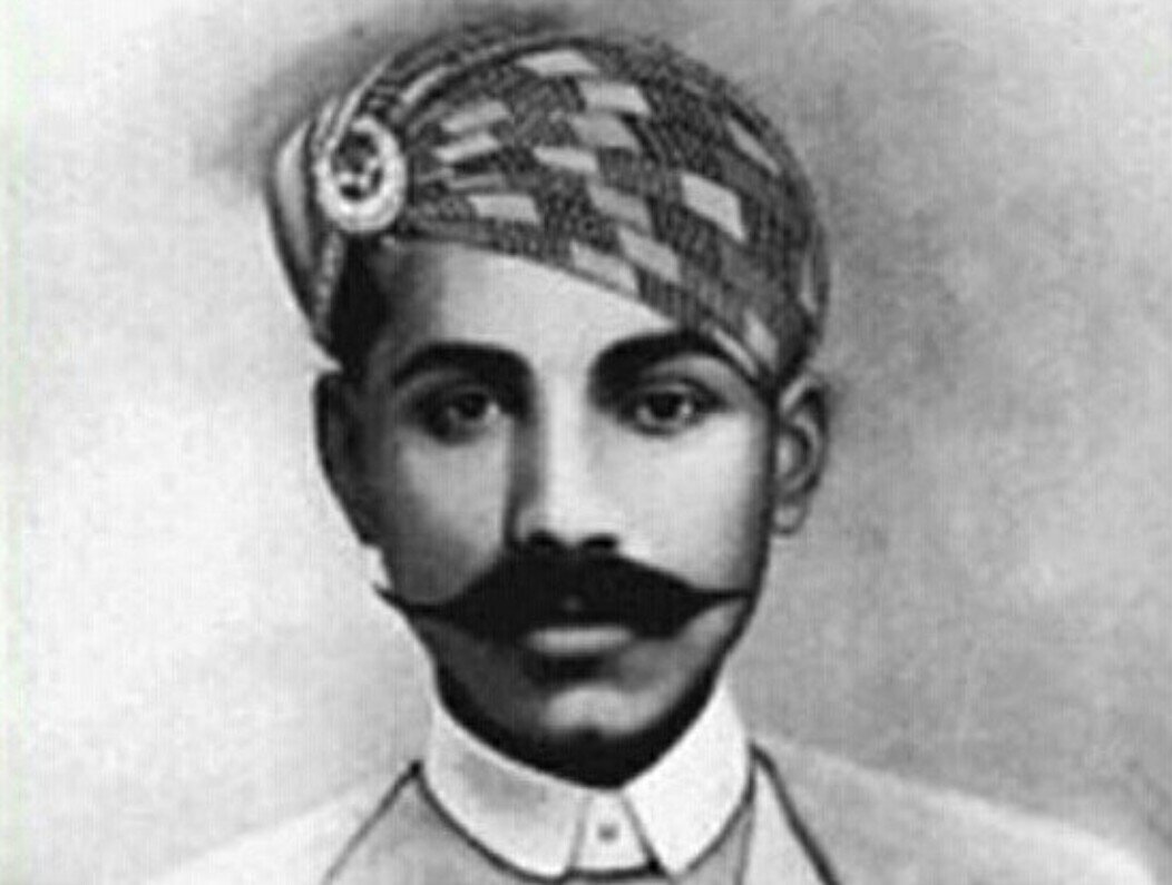 8. Thug Behram
He has reportedly murdered nine hundred and thirty one people. He used his special cloth for every murder. He was hanged till death in 1940.